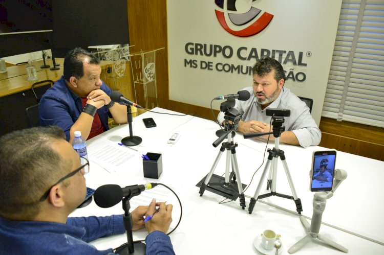 Carlos Bernardo concede entrevista para rádio em Campo Grande
