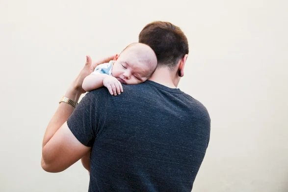 Cérebro de homens encolhe após nascimento do 1ª filho, diz estudo