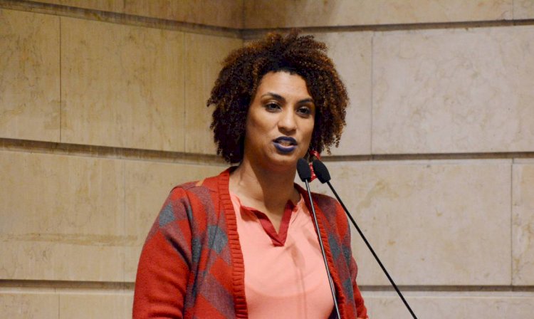 Sobrevivente de atentado contra Marielle Franco lança livro