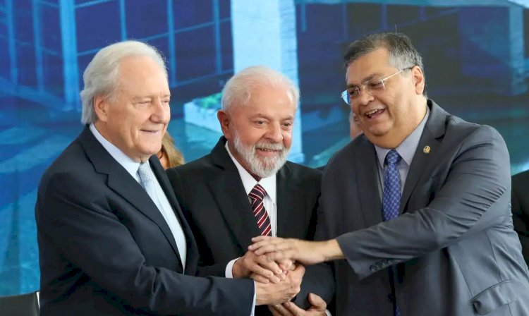 Lula empossa Lewandowski no Ministério da Justiça