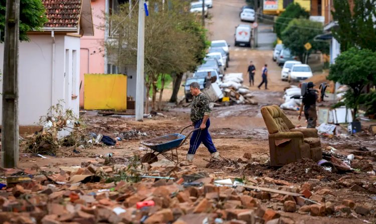 Porto Alegre envia, com atraso, dados para famílias receberem auxílio