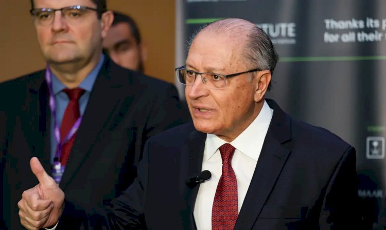 Alckmin diz que governo tem “absoluta confiança” de que dólar vai cair