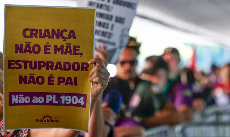 Brasília: mulheres fazem ato contra PL que equipara aborto a homicídio