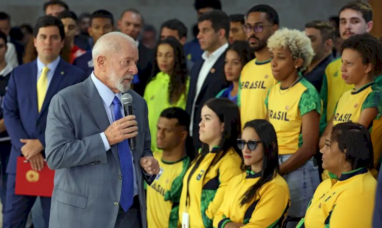 Lula assina decreto reajustando Bolsa Atleta em 10,86%