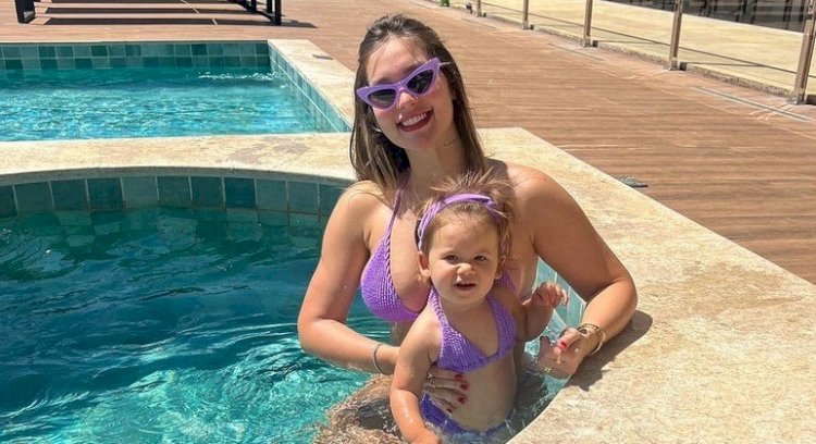 Grávida, Virginia Fonseca combina biquíni cheio de tendências com a filha de um ano, Maria Alice