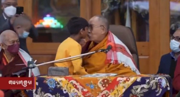 Dalai Lama pede desculpas por vídeo em que beija menino na boca