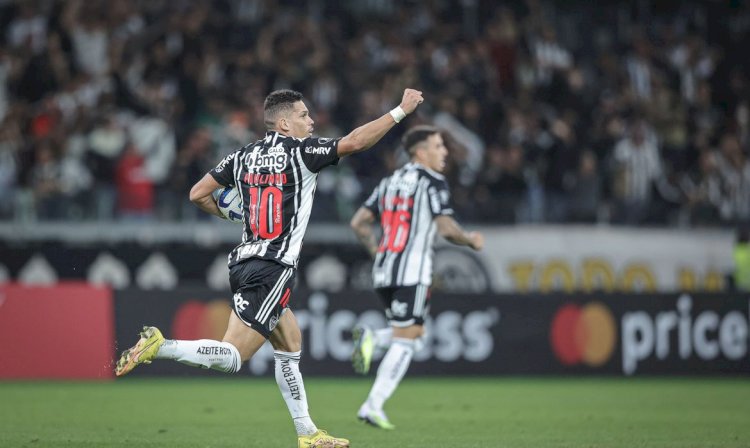 Libertadores: Paulinho decide e Atlético-MG vence para continuar vivo