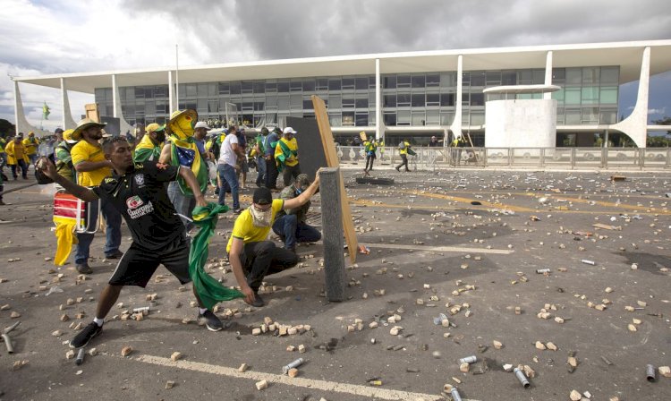 Vereadores de Porto Alegre fazem acordo para revogar Dia do Patriota