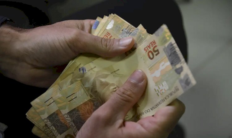 Salário mínimo de R$ 1.412 começa a ser pago nesta quinta-feira