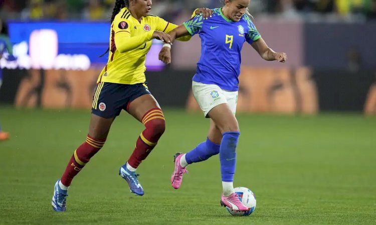 Seleção feminina de futebol vence e se classifica na Copa Ouro