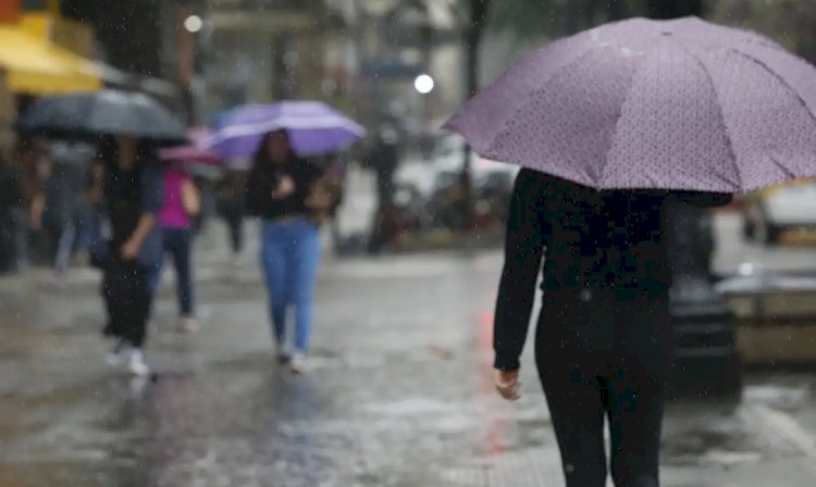 Pancadas de chuva atingem litoral sul e região metropolitana de SP