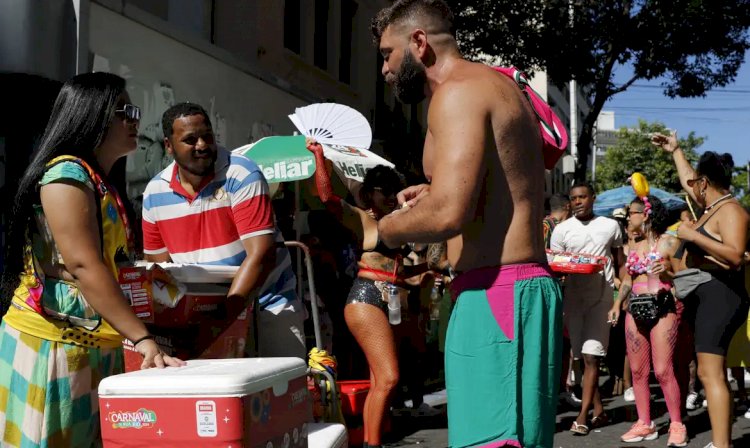 Riotur credencia 15 mil vendedores autônomos no Carnaval de Rua