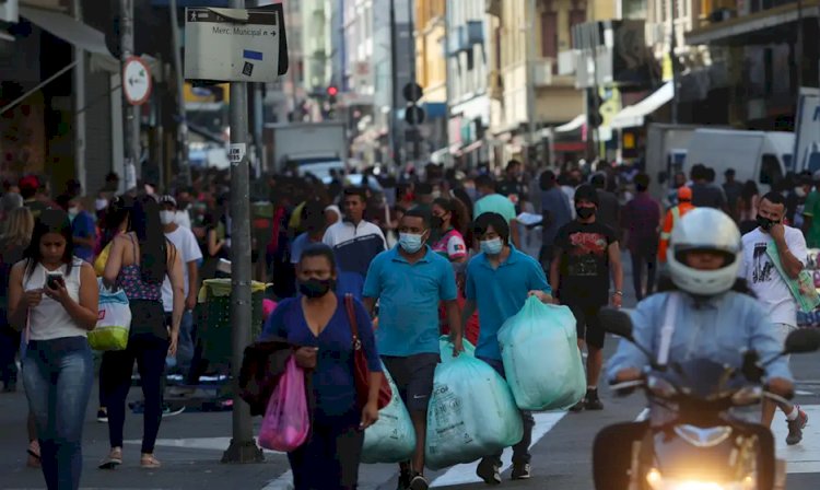 SP: comércio deve faturar 5,4% no Dia das Mães em 2025, diz Fecomércio