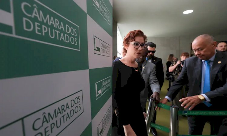 Hugo Motta diz que providências sobre Zambelli já estão sendo tomadas